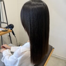 「春日井で、クセをしっかり伸ばしながら柔らかい質感に整えた髪質改善ストレートの仕上がり」